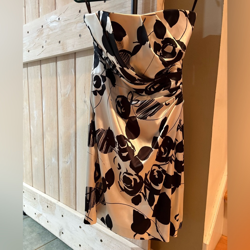 White House Black Market Black and White Floral Short/Midi Dress